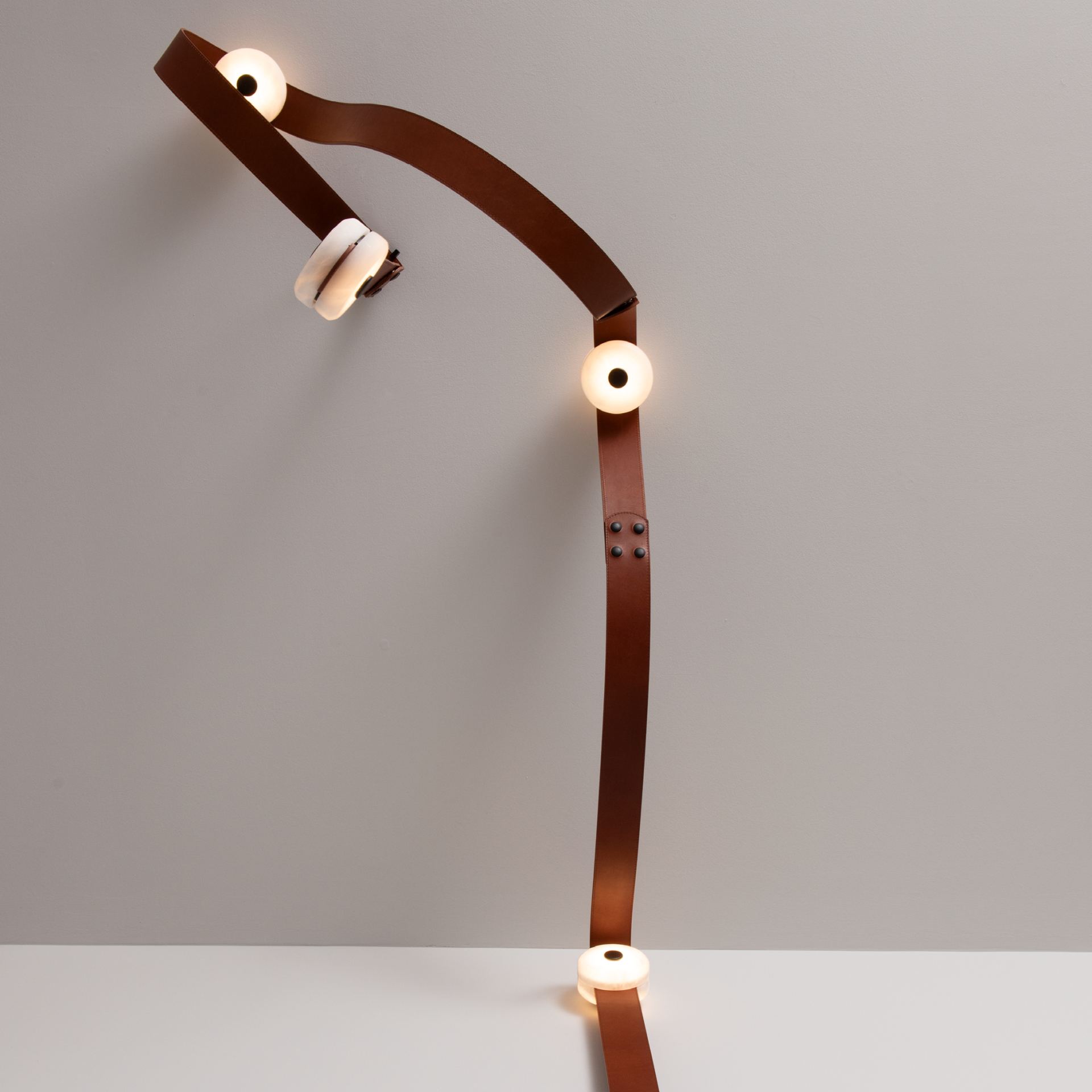SNAPS Floor-to-Ceiling Plug-in LED Lamp
